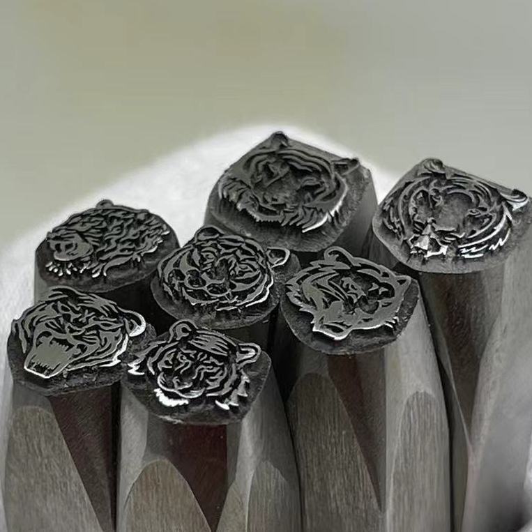 Дизайн головы тигра, металличе – обзор и цена Leatherwork Punch